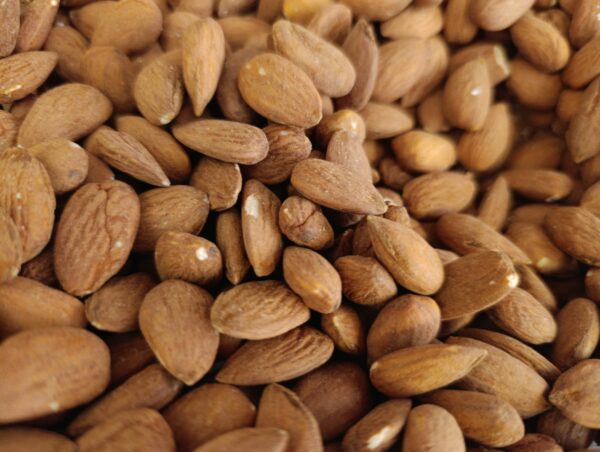 ALMENDRA ENTERA CON CASCARA X 250 gr